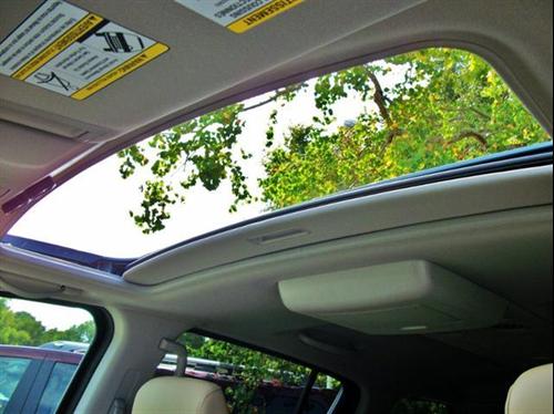 Nissan Armada 2011 photo 2