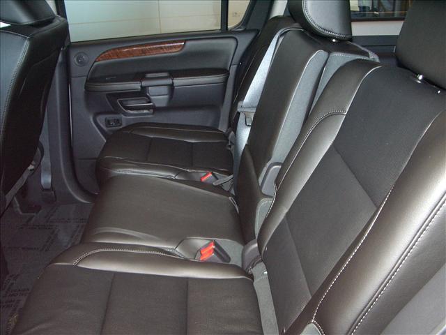 Nissan Armada 2011 photo 3