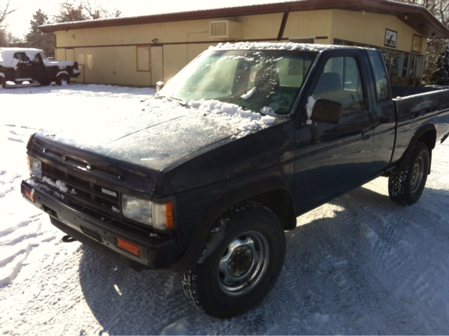 Nissan D12 1989 photo 2