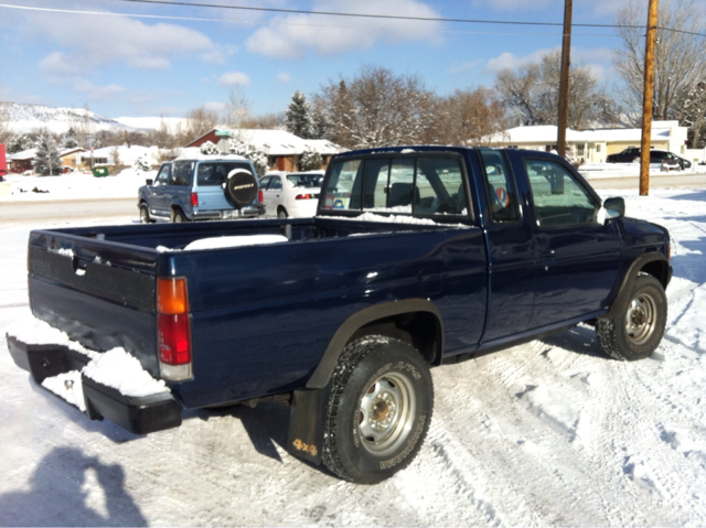 Nissan D12 1989 photo 3