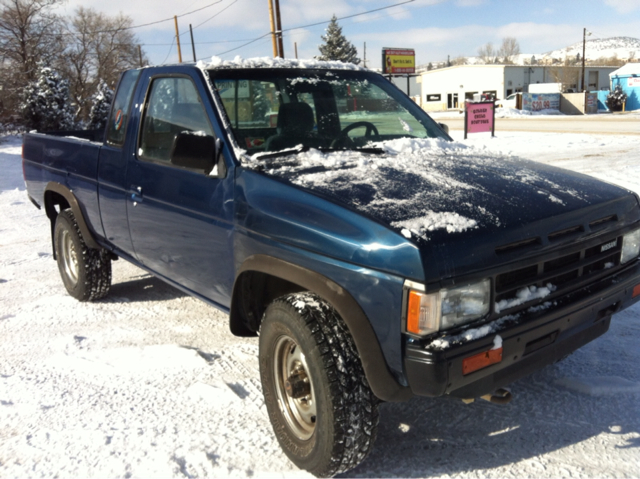 Nissan D12 1989 photo 4