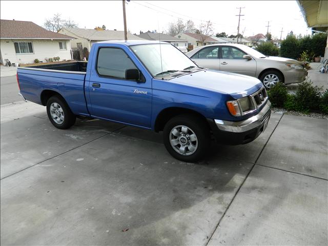 Nissan Frontier 1998 photo 1