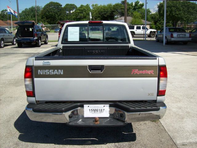 Nissan Frontier 1998 photo 1