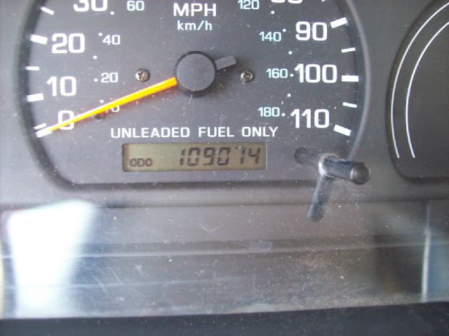 Nissan Frontier 1998 photo 2