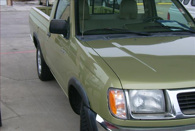 Nissan Frontier 1998 photo 2