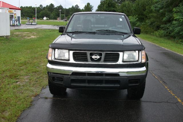 Nissan Frontier 1998 photo 2
