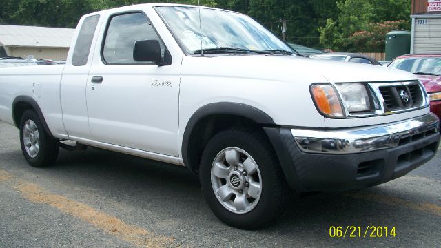 Nissan Frontier 1998 photo 2