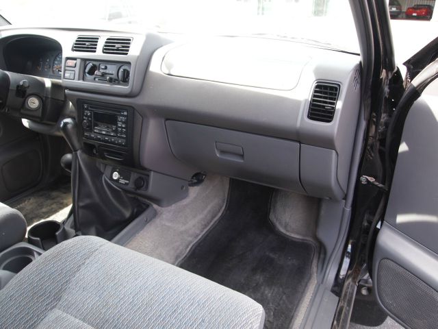 Nissan Frontier 1998 photo 16