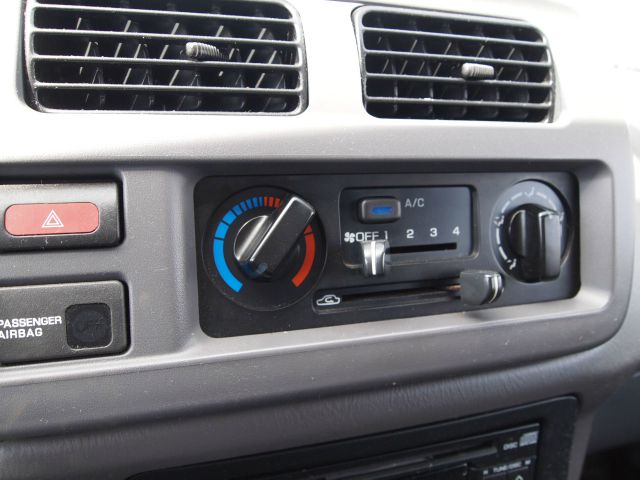 Nissan Frontier 1998 photo 3