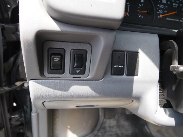 Nissan Frontier 1998 photo 4