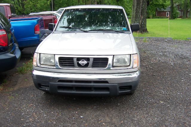Nissan Frontier 1999 photo 1