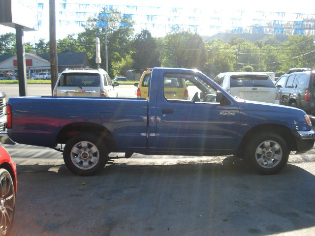 Nissan Frontier 1999 photo 2
