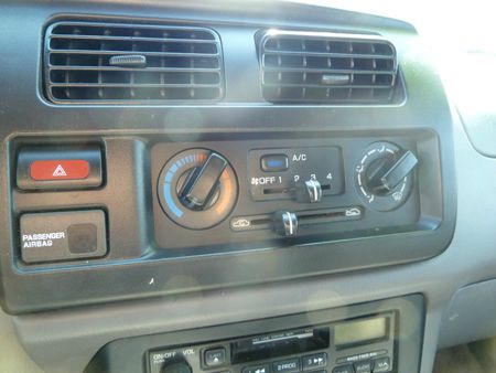 Nissan Frontier 1999 photo 1