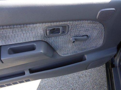 Nissan Frontier 1999 photo 5