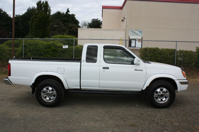 Nissan Frontier 1999 photo 2