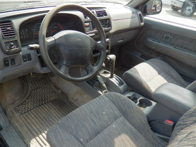Nissan Frontier 1999 photo 1