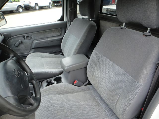 Nissan Frontier 1999 photo 3