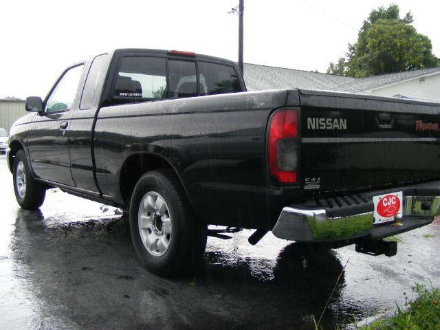 Nissan Frontier SE 2WD Pickup Truck