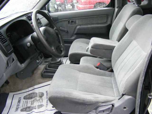 Nissan Frontier 1999 photo 2