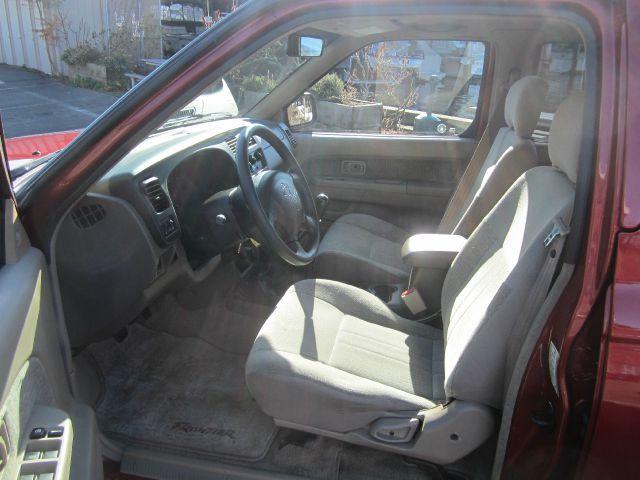 Nissan Frontier 2000 photo 1