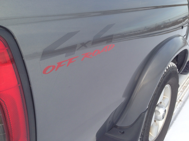 Nissan Frontier 2000 photo 2