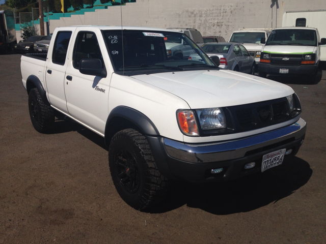 Nissan Frontier 2000 photo 1