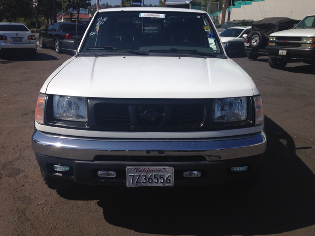 Nissan Frontier 2000 photo 3