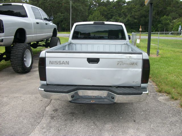 Nissan Frontier 2000 photo 3