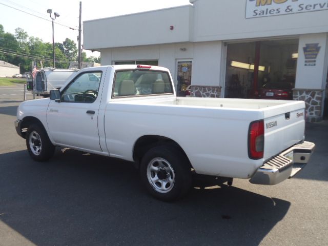 Nissan Frontier 2000 photo 3