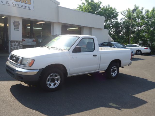 Nissan Frontier 2000 photo 4