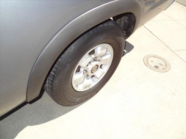 Nissan Frontier 2000 photo 3
