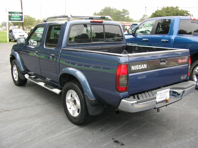 Nissan Frontier 2000 photo 2