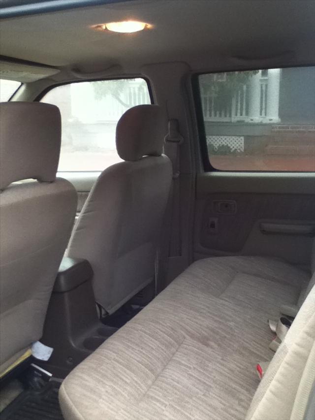 Nissan Frontier 2000 photo 3