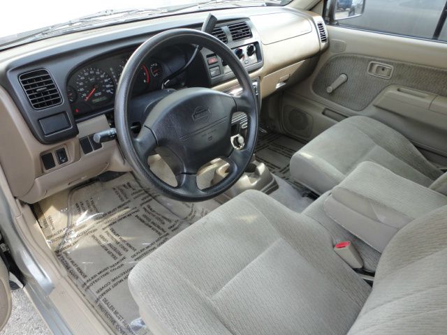 Nissan Frontier 2000 photo 3