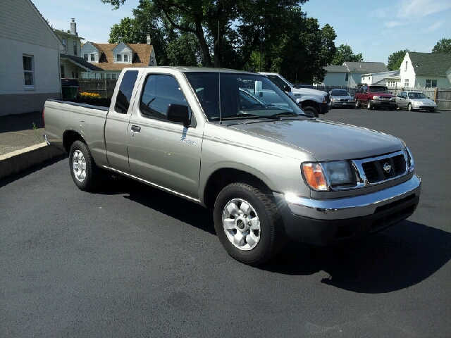 Nissan Frontier 2000 photo 1