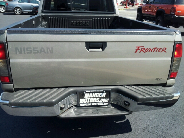 Nissan Frontier 2000 photo 2