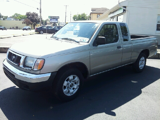 Nissan Frontier 2000 photo 3