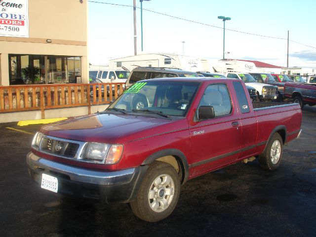 Nissan Frontier 2000 photo 1