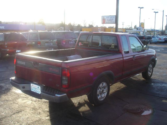 Nissan Frontier 2000 photo 2