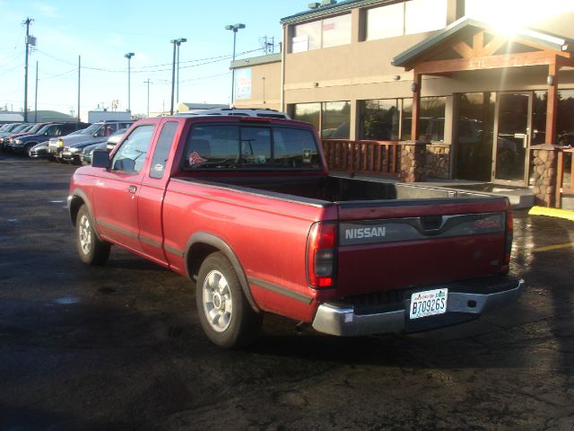 Nissan Frontier 2000 photo 4