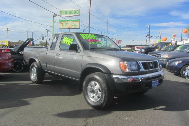 Nissan Frontier 2000 photo 4