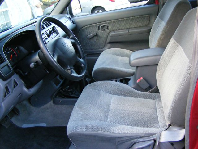 Nissan Frontier 2000 photo 4