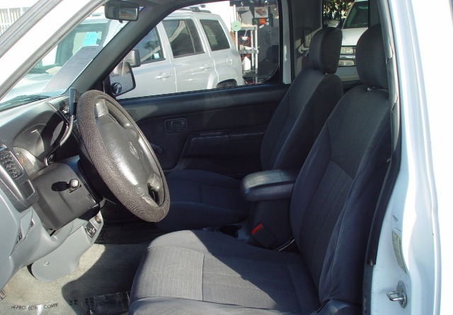 Nissan Frontier 2001 photo 1