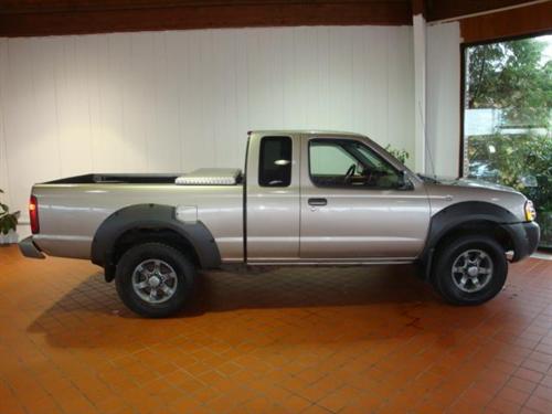 Nissan Frontier 2001 photo 2