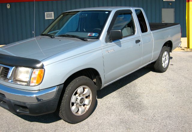 Nissan Frontier 2001 photo 3