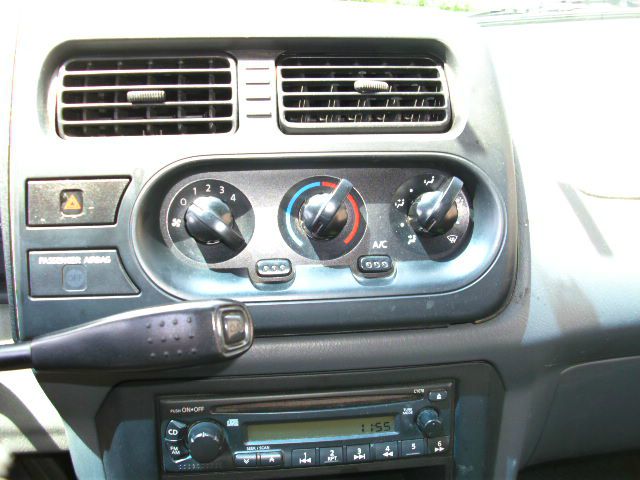 Nissan Frontier 2001 photo 18