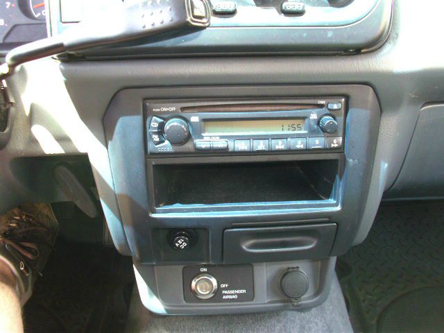 Nissan Frontier 2001 photo 8