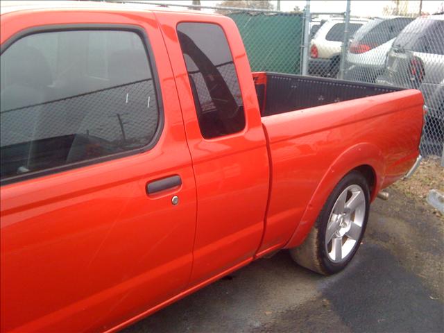 Nissan Frontier 2002 photo 2