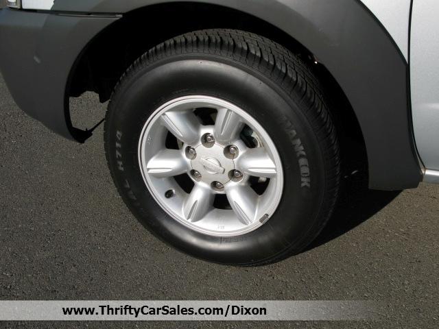 Nissan Frontier 2002 photo 2