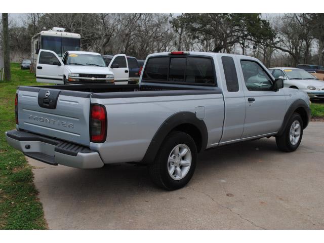 Nissan Frontier 2002 photo 2